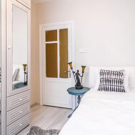 Centrally Located Flat In Besiktas 이스탄불