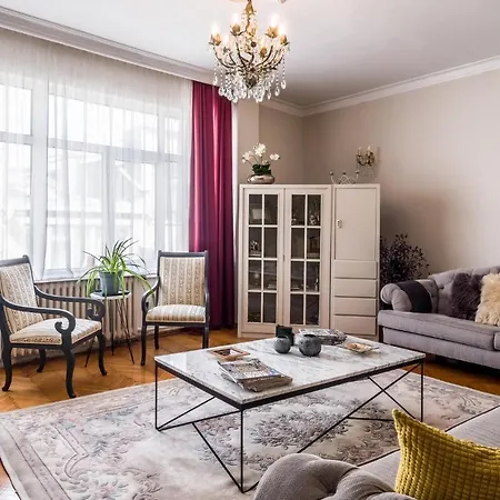 Centrally Located Flat In Besiktas Apartment