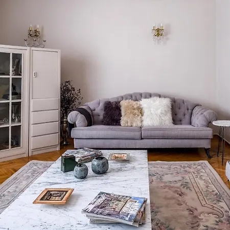 Centrally Located Flat In Besiktas شقة